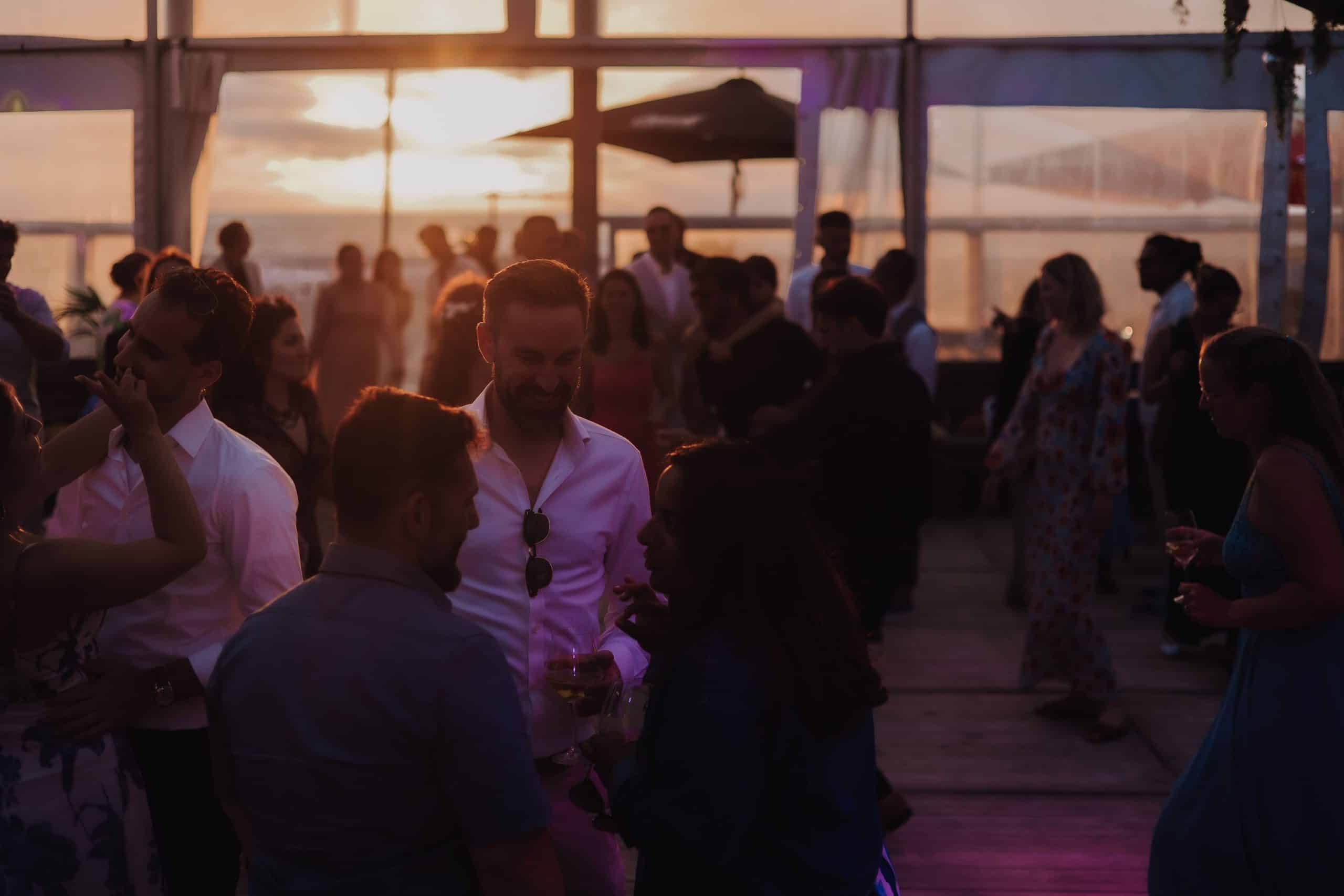 Bedrijfsuitje, aluhal, evenementelocatie strand Den Haag Kijkduin